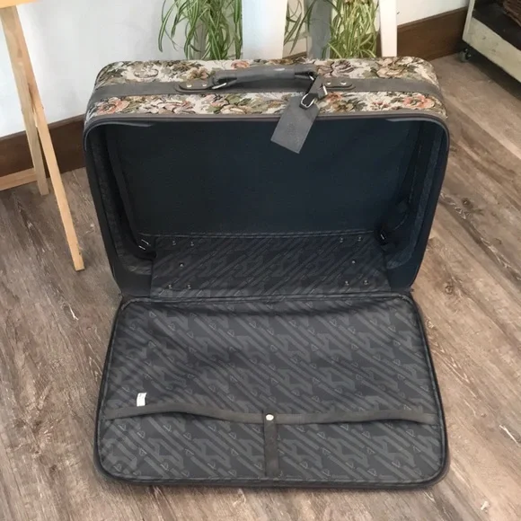Jordache Patterned Luggage Set - Picture 6 of 16